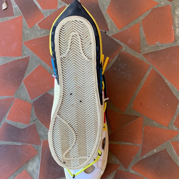 Nike White Sneakers with Red and Yellow Highlights - Picture 4 of 9